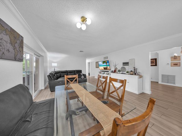 834 Ramblewood Drive, Coral Springs, FL 33071