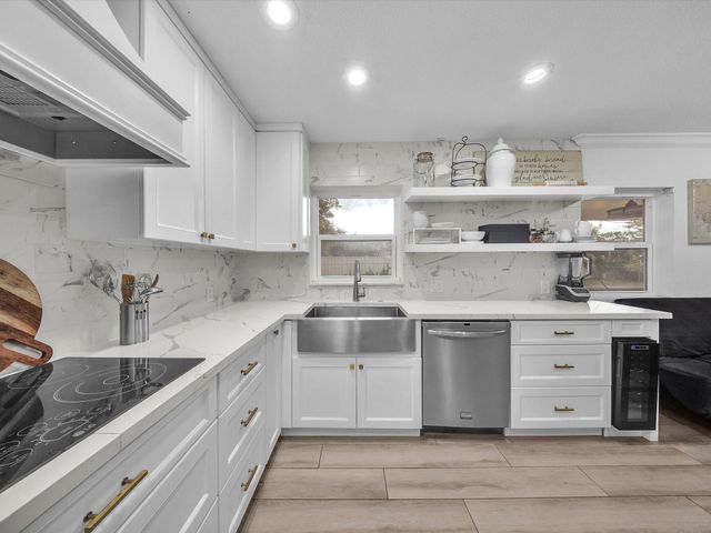 834 Ramblewood Drive, Coral Springs, FL 33071