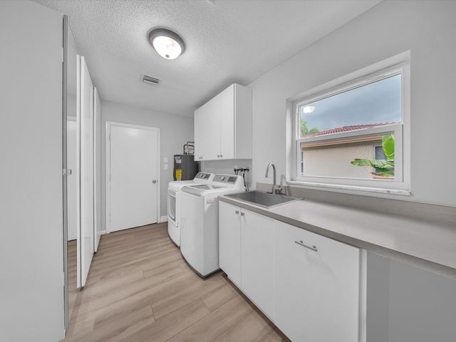 834 Ramblewood Drive, Coral Springs, FL 33071