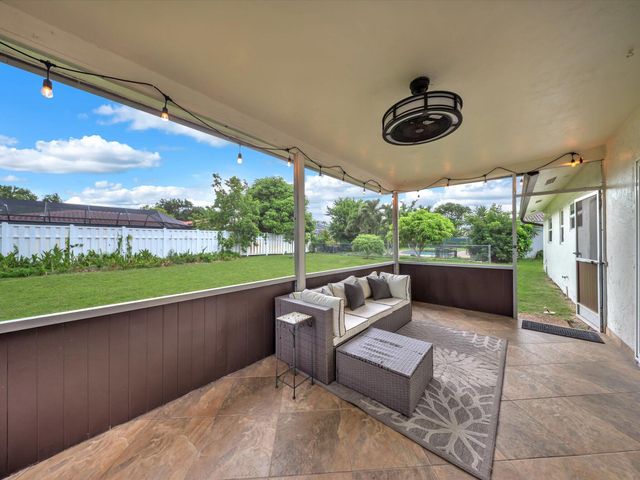 834 Ramblewood Drive, Coral Springs, FL 33071