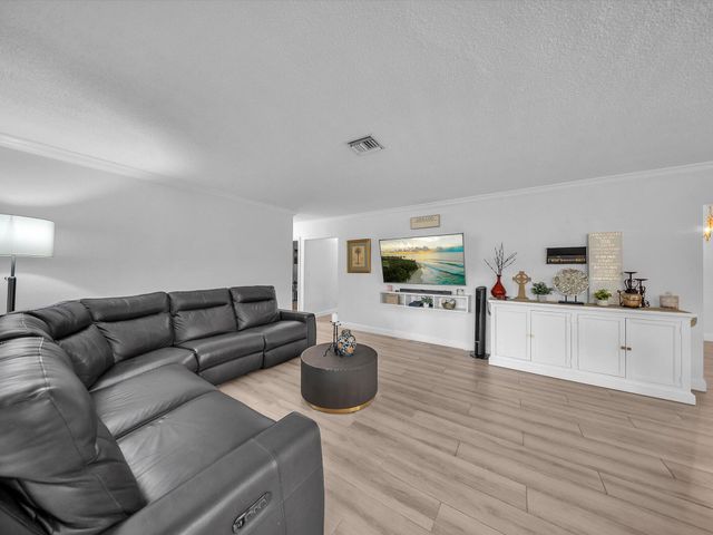834 Ramblewood Drive, Coral Springs, FL 33071