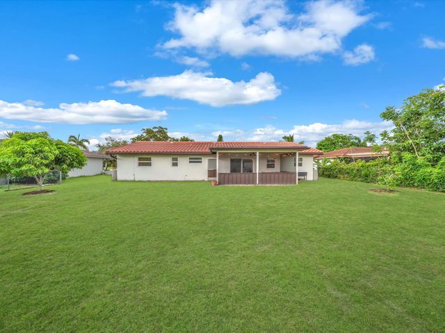 834 Ramblewood Drive, Coral Springs, FL 33071