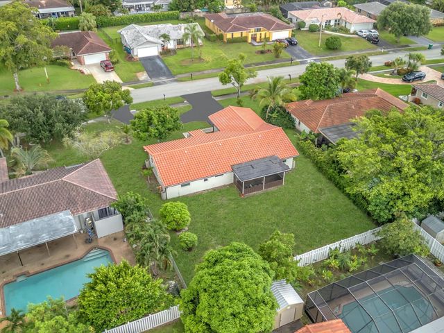 834 Ramblewood Drive, Coral Springs, FL 33071