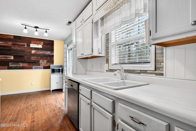 133 Sweetwater Drive, Jacksonville, NC 28540