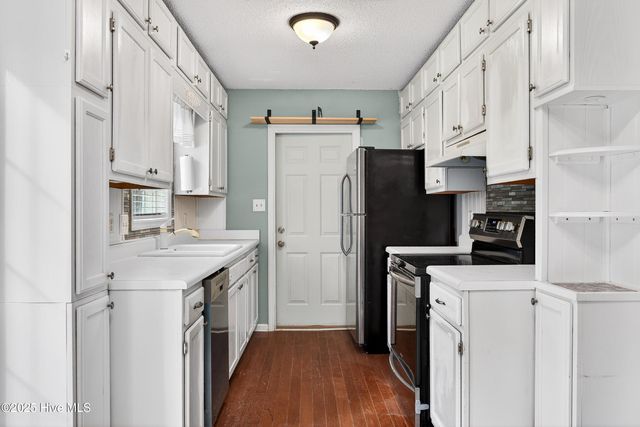 133 Sweetwater Drive, Jacksonville, NC 28540