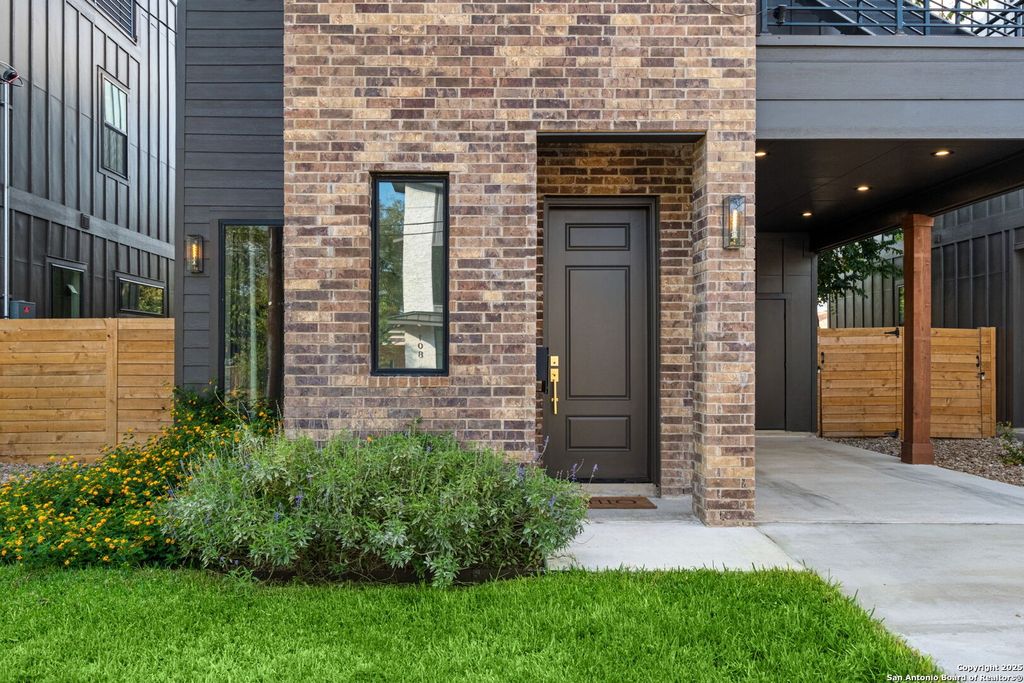 111 Dowdy, San Antonio, TX 78204