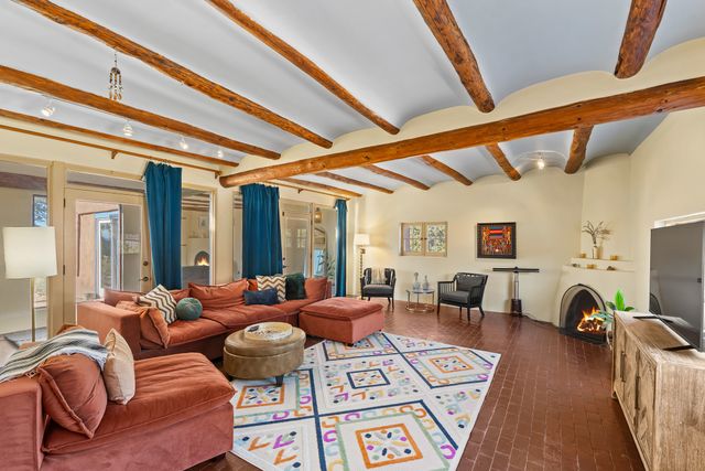 86A Arroyo Hondo, Santa Fe, NM 87508
