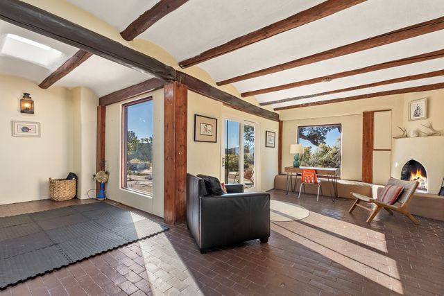 86A Arroyo Hondo, Santa Fe, NM 87508