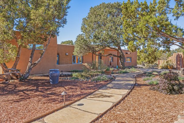 86A Arroyo Hondo, Santa Fe, NM 87508