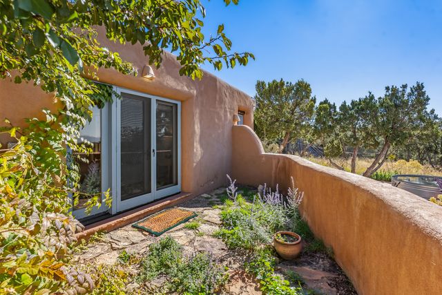 86A Arroyo Hondo, Santa Fe, NM 87508