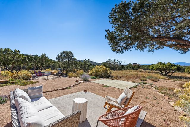 86A Arroyo Hondo, Santa Fe, NM 87508