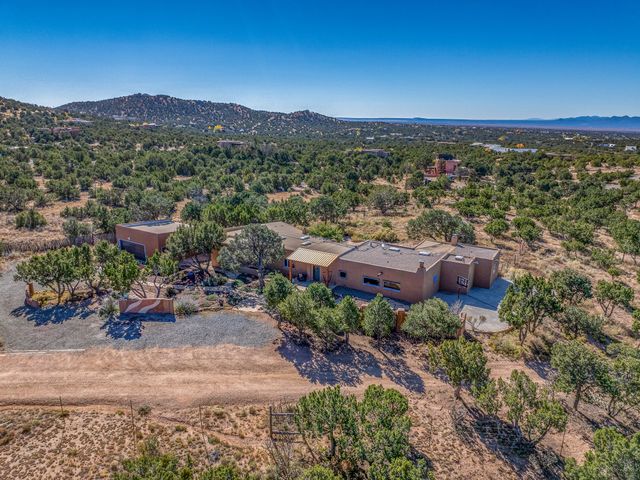 86A Arroyo Hondo, Santa Fe, NM 87508