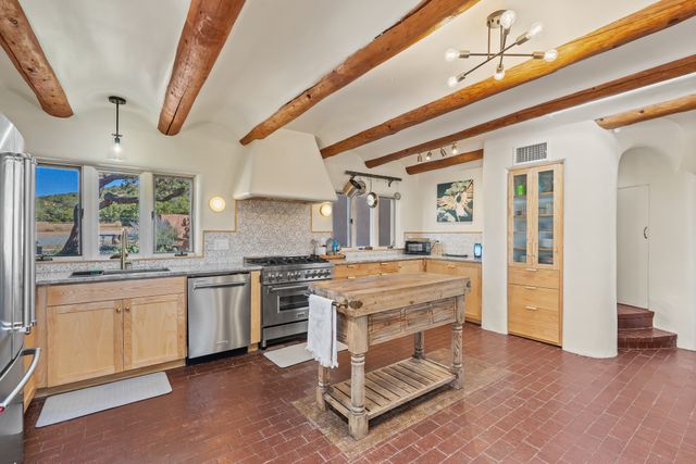 86A Arroyo Hondo, Santa Fe, NM 87508