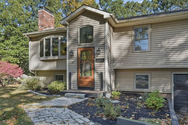 34 Clara Barton Road, Oxford, MA 01540