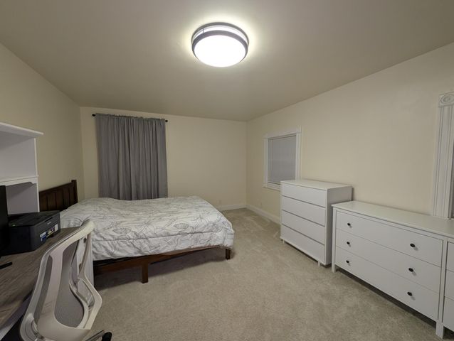 915 Rose Avenue E, Saint Paul, MN 55106