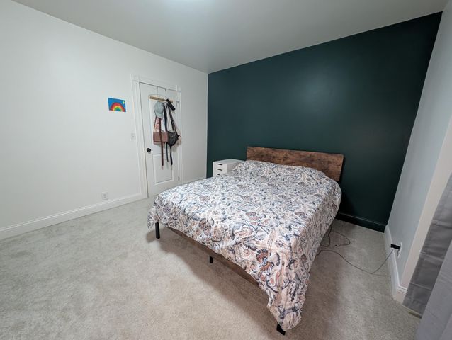 915 Rose Avenue E, Saint Paul, MN 55106