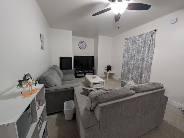 915 Rose Avenue E, Saint Paul, MN 55106