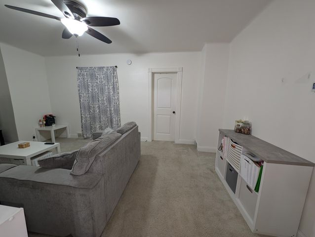 915 Rose Avenue E, Saint Paul, MN 55106