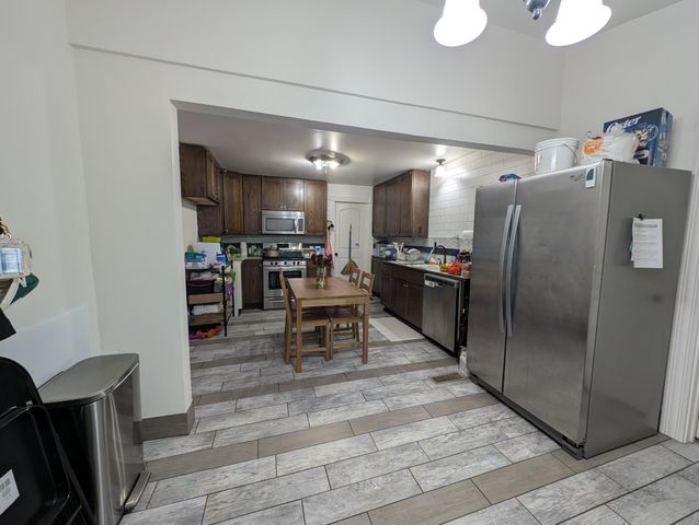 915 Rose Avenue E, Saint Paul, MN 55106