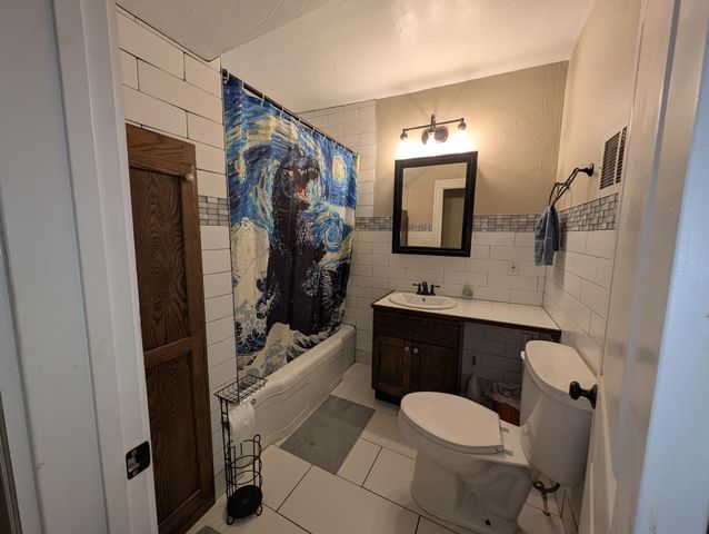 915 Rose Avenue E, Saint Paul, MN 55106