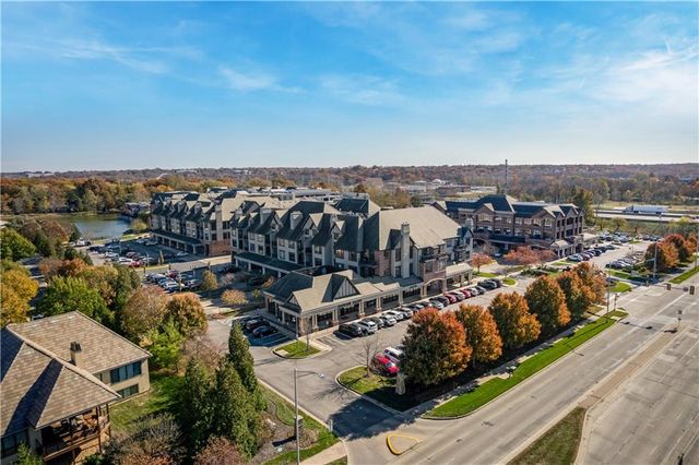 10531 Mission Road 204B, Leawood, KS 66206