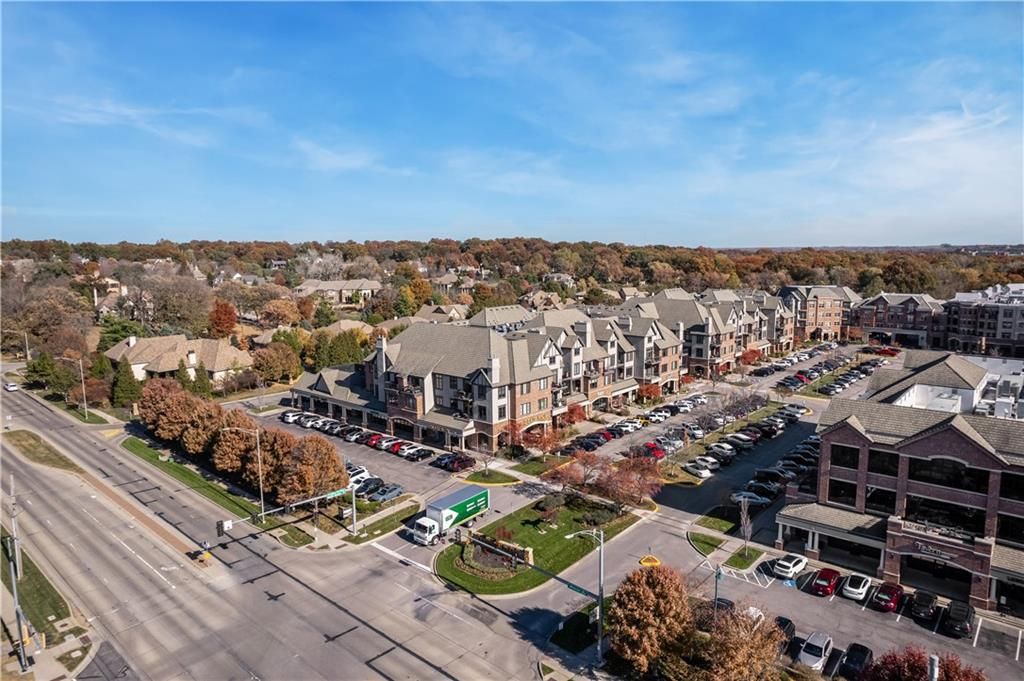 10531 Mission Road 204B, Leawood, KS 66206
