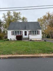 30 Hemlock Place, Middletown, CT 06457