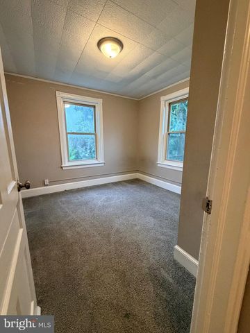 20 LAUREL ST, Woodbury, NJ 08096
