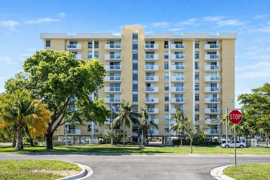 2020 NE 135TH Street 502, North Miami, FL 33181