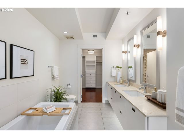 1310 Nw NAITO Pkwy 805, Portland, OR 97209