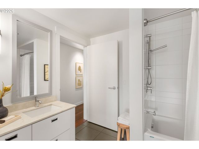 1310 Nw NAITO Pkwy 805, Portland, OR 97209