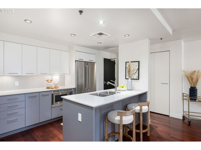 1310 Nw NAITO Pkwy 805, Portland, OR 97209