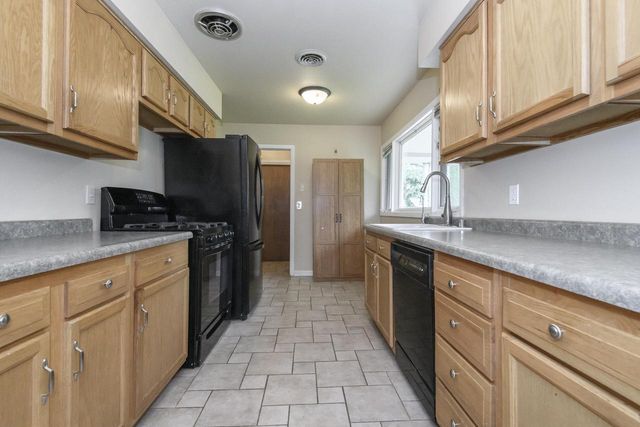 S56W29680 Roanoke DRIVE, Waukesha, WI 53189