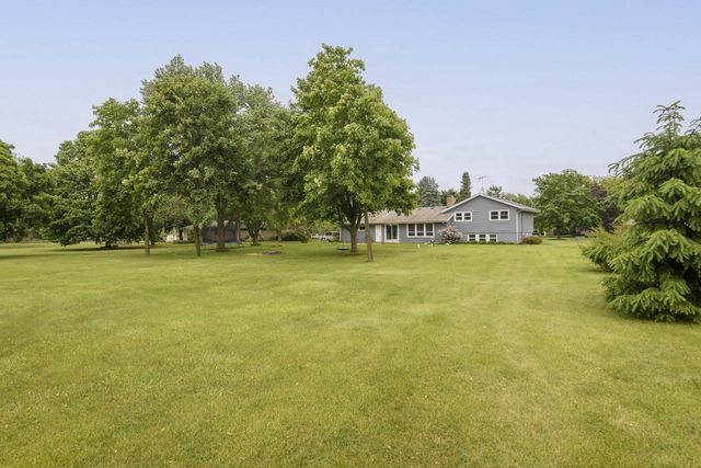 S56W29680 Roanoke DRIVE, Waukesha, WI 53189