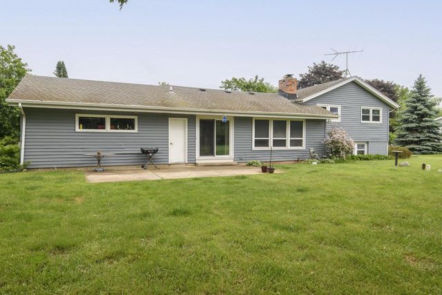 S56W29680 Roanoke DRIVE, Waukesha, WI 53189