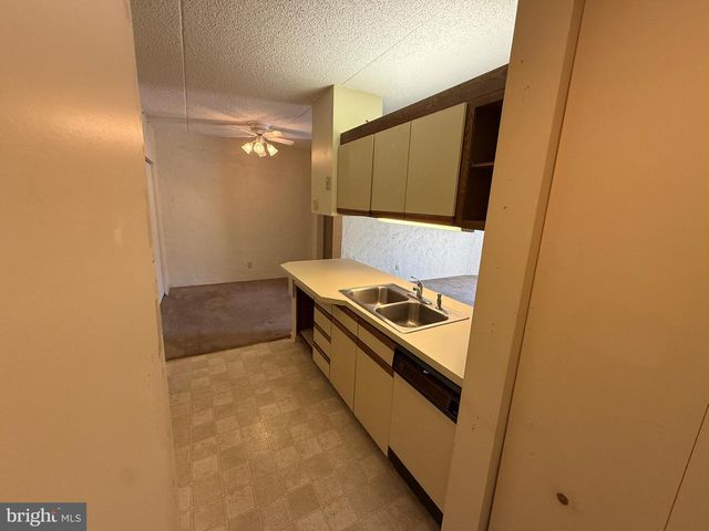 660 GENEVA DR #14, Mechanicsburg, PA 17055