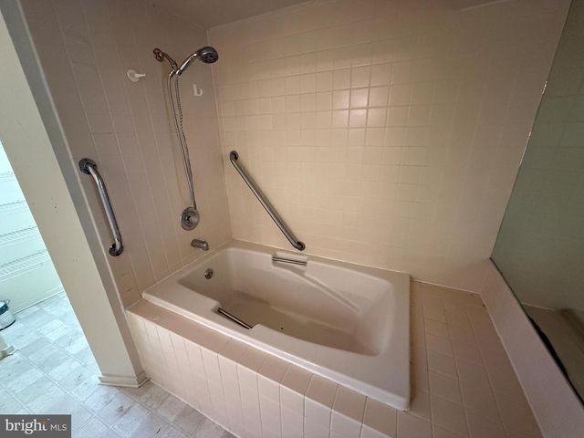 660 GENEVA DR #14, Mechanicsburg, PA 17055