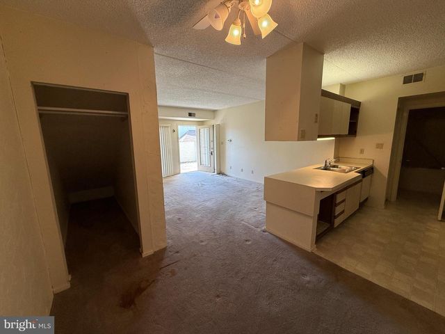 660 GENEVA DR #14, Mechanicsburg, PA 17055
