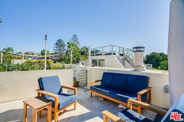 2222 6th Street B, Santa Monica, CA 90405