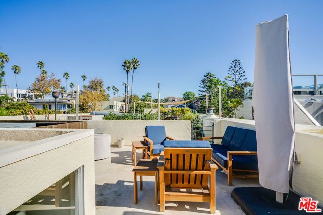 2222 6th Street B, Santa Monica, CA 90405