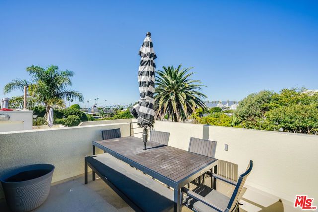 2222 6th Street B, Santa Monica, CA 90405