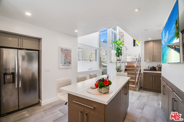 2222 6th Street B, Santa Monica, CA 90405