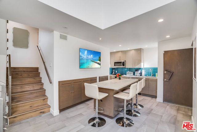 2222 6th Street B, Santa Monica, CA 90405