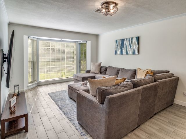 3645 Warick Drive, Dallas, TX 75229