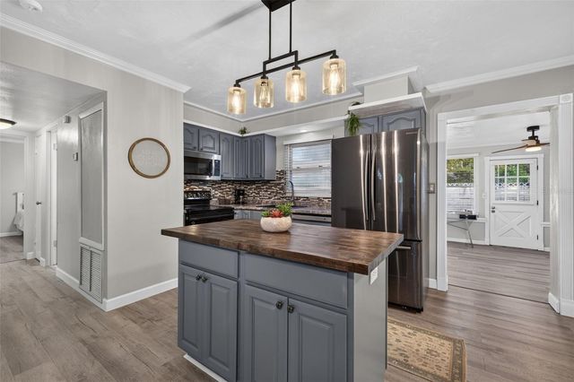 11048 116TH STREET, Seminole, FL 33778