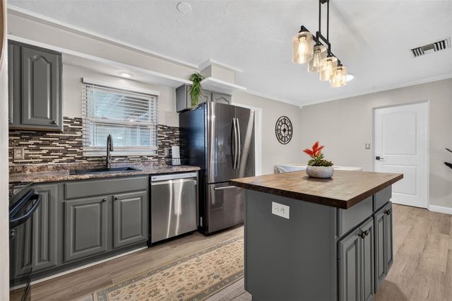 11048 116TH STREET, Seminole, FL 33778