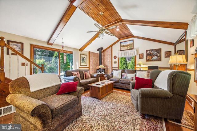 201 WALNUT AVE, Berlin, NJ 08009