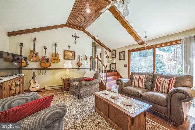 201 WALNUT AVE, Berlin, NJ 08009