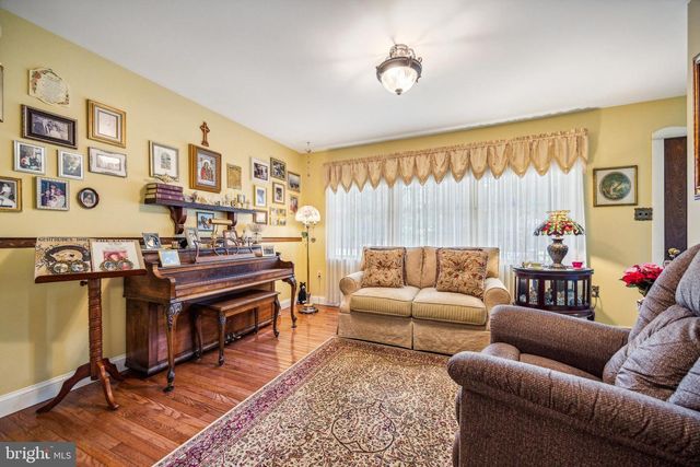 201 WALNUT AVE, Berlin, NJ 08009