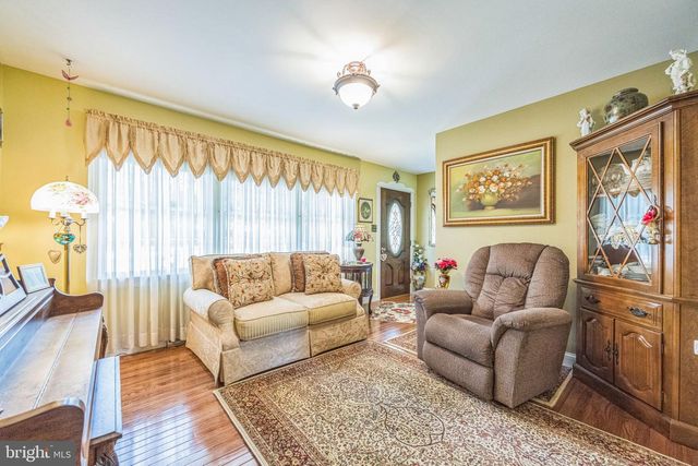 201 WALNUT AVE, Berlin, NJ 08009